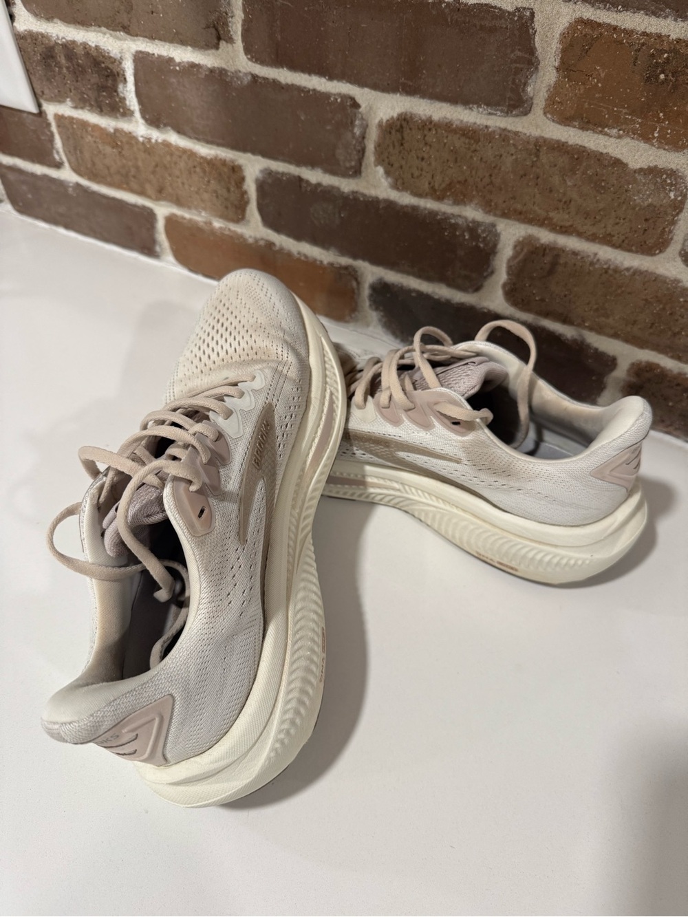 Brooks Womens Sneakers View 4
